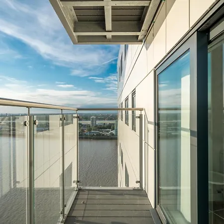 Skyvillion: Riverside Apartments with City Views London Exterior photo
