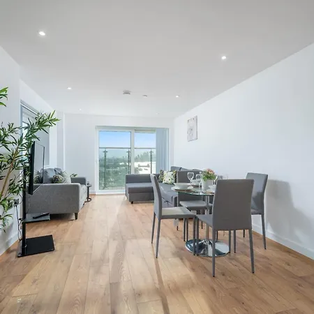 Skyvillion: Riverside Apartments with City Views London Exterior photo