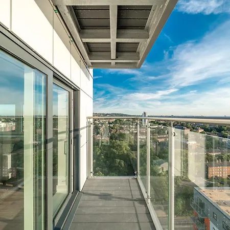 Skyvillion: Riverside Apartments with City Views London Exterior photo
