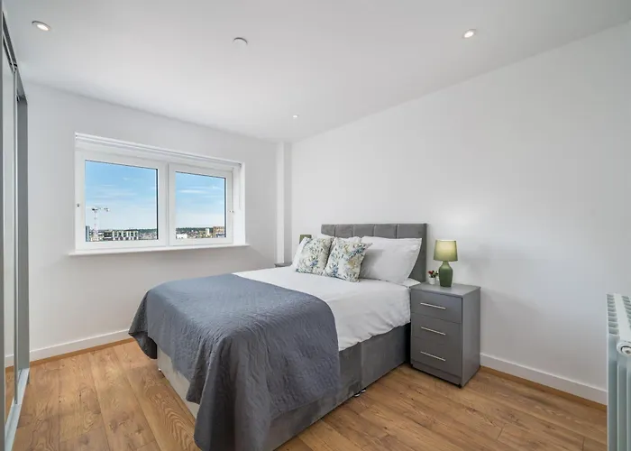 Skyvillion - London River Thames Top Floor Apartments By Woolwich Ferry, Mins To London Excel, O2 Arena , London City Airport With Parking