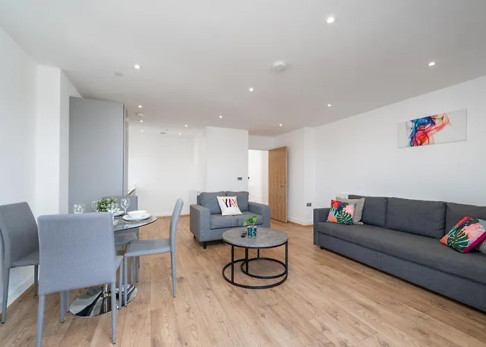 Skyvillion - London River Thames Top Floor Apartments By Woolwich Ferry, Mins To London Excel, O2 Arena , London City Airport With Parking